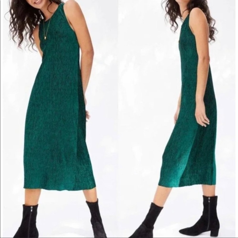 Maeve by Anthropologie Holly Green Adrienne Twist Velvet Midi Dress